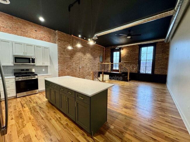 Foto del edificio - 209 W Main St