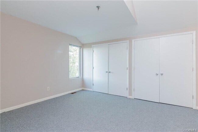 Foto del edificio - 100 Chatterton Ave