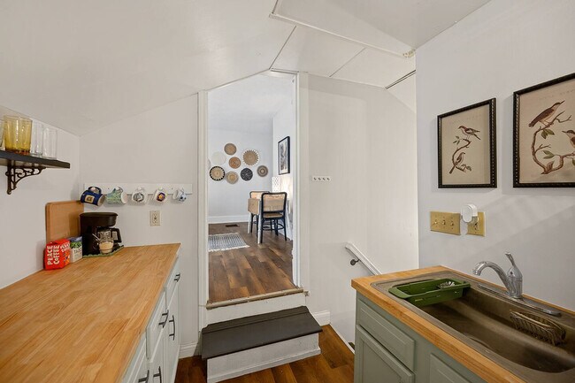 Foto del edificio - 5651 Ridge Ave