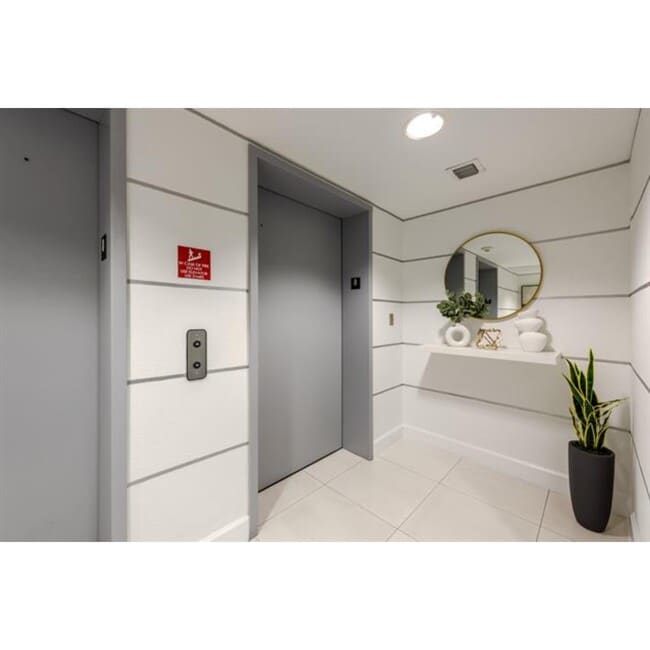 Foto del edificio - 1723 SW 23rd St