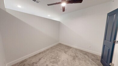 Diamond Bedroom - Factory 52 Apartments