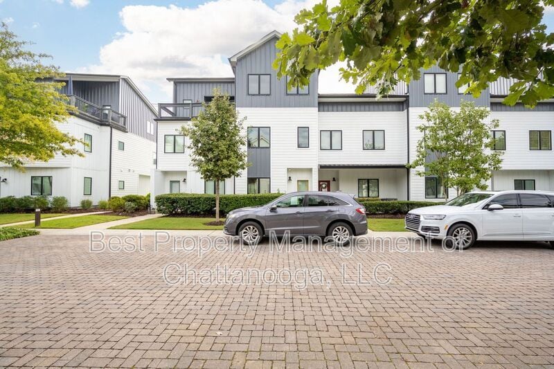 Primary Photo - 3111 St Elmo Ave