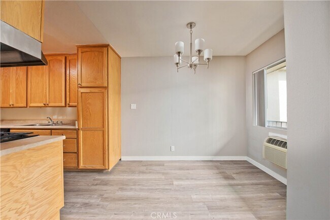 Foto del edificio - 5415 Newcastle Ave