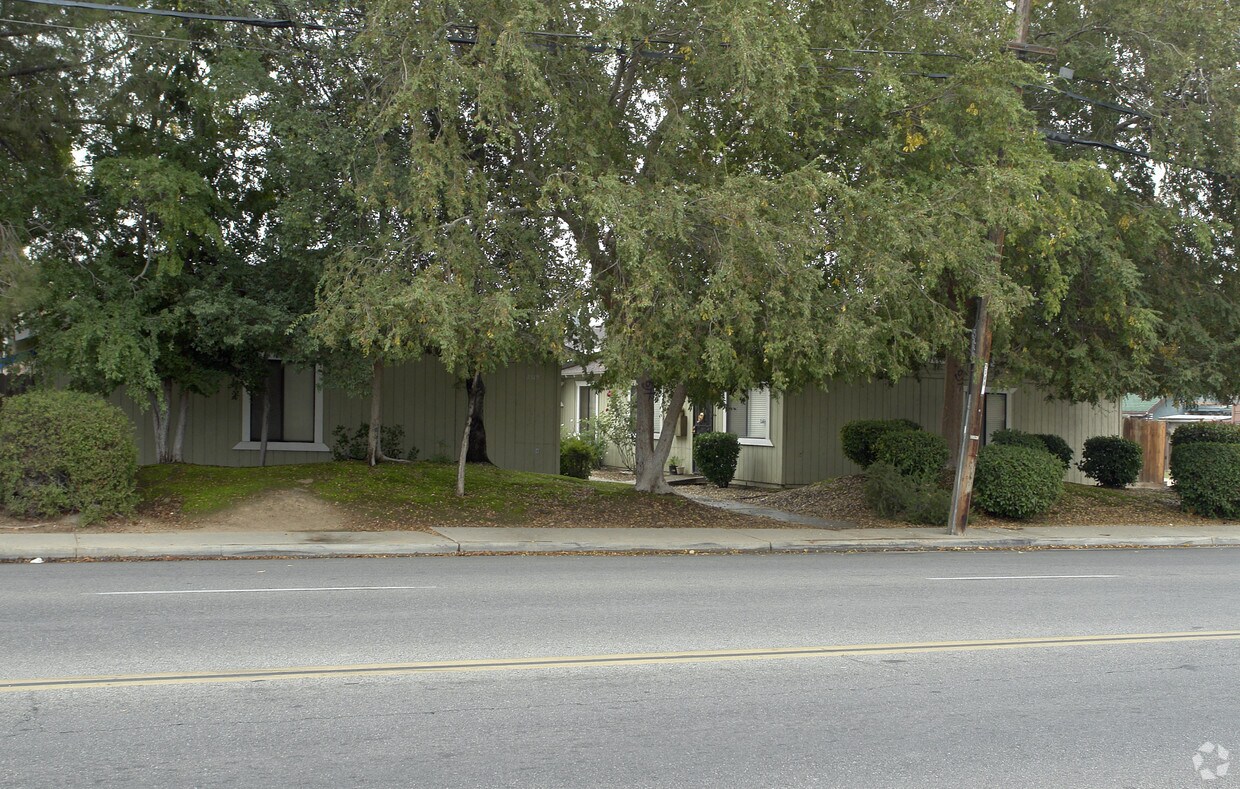 Primary Photo - 2310 N Fruit Ave