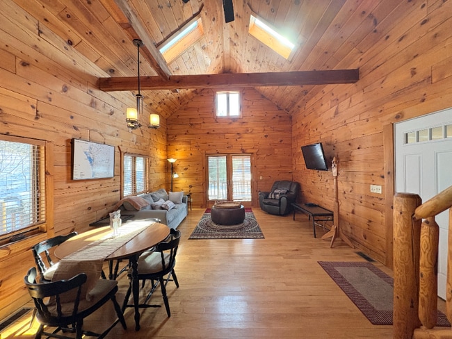 Building Photo - n3103 Sugar Pine Ln