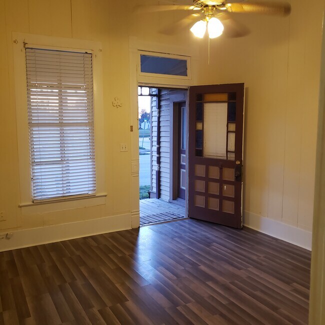 Foto del edificio - 716 N Main St