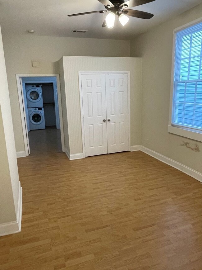 Building Photo - 2BD/1BA Shotgun in MidCity, with Backyard!