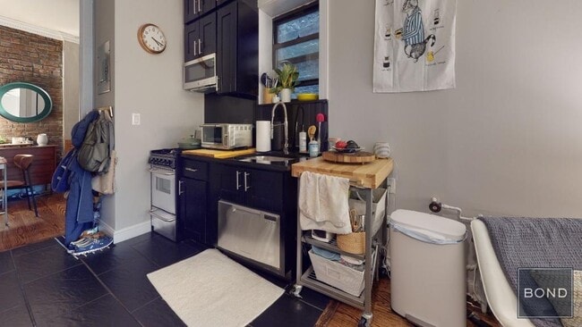 Foto del edificio - 325 E 5th St