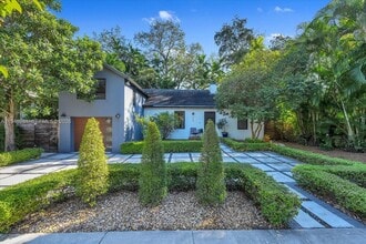 Building Photo - 8225 NE 8th Ct