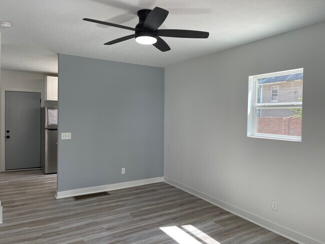 Foto del edificio - 2275 W 11th St