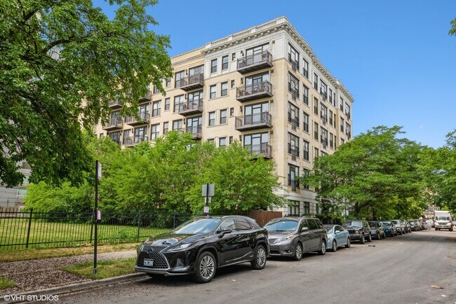 Building Photo - 811 W Eastwood Ave