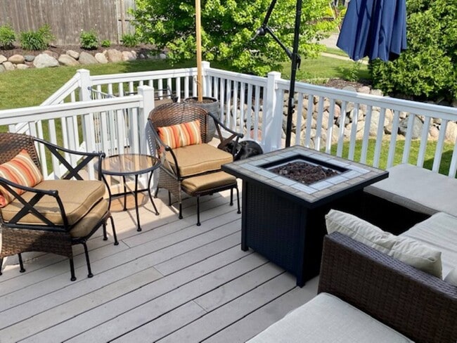 Outdoor back patio - 723 Pat Ave NW