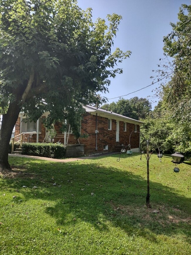 Foto del edificio - Brick Home For Rent