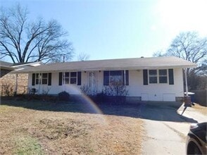 Building Photo - 1712 Savannah Dr