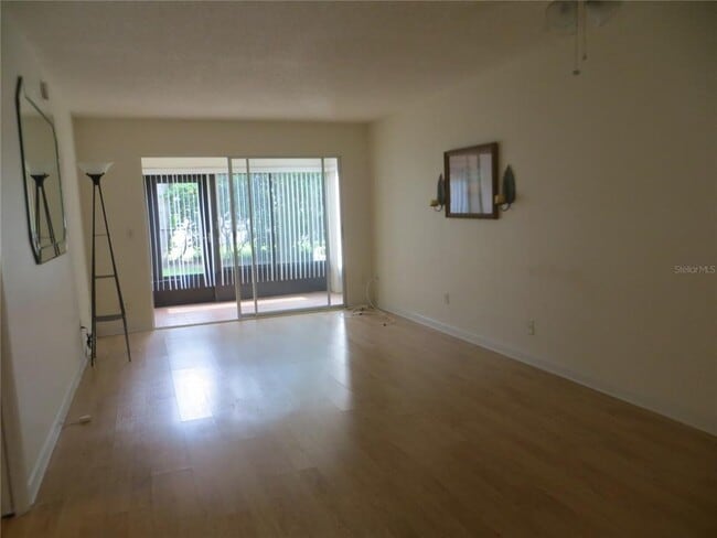 Building Photo - 2750 E Bay Dr