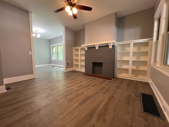 Building Photo - 1441 W 58th St