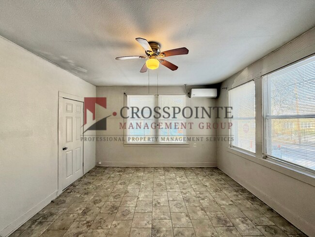 Foto del edificio - Charming 2-Bedroom 1-Bathroom Unit!