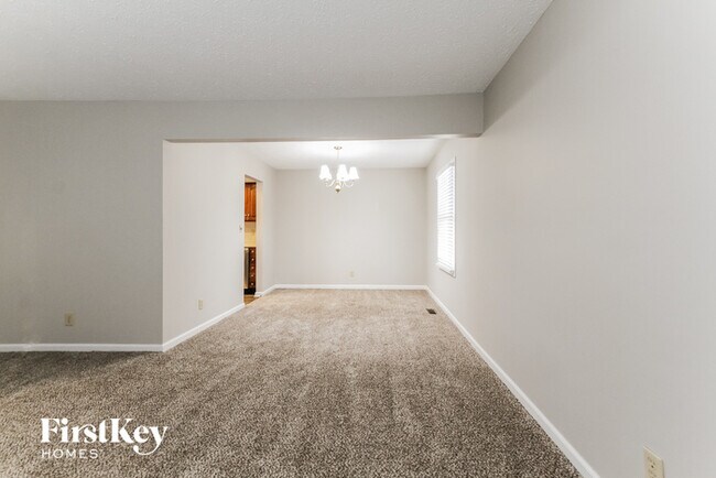 Building Photo - 741 Summitcrest Dr