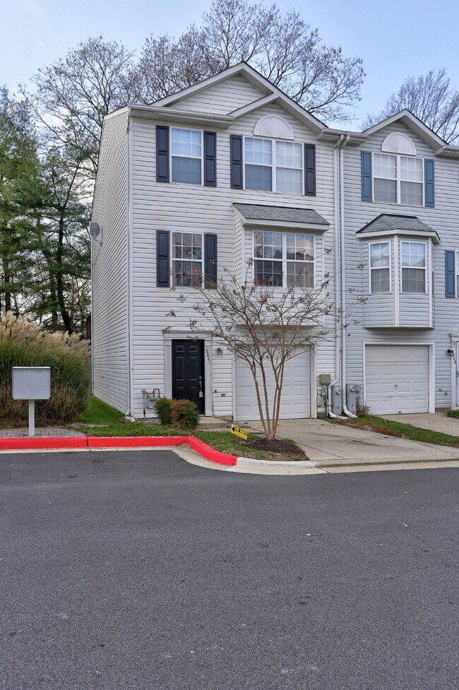 Foto del edificio - 3BD/2.2BA Fabulous End-Unit Townhome in Columbia