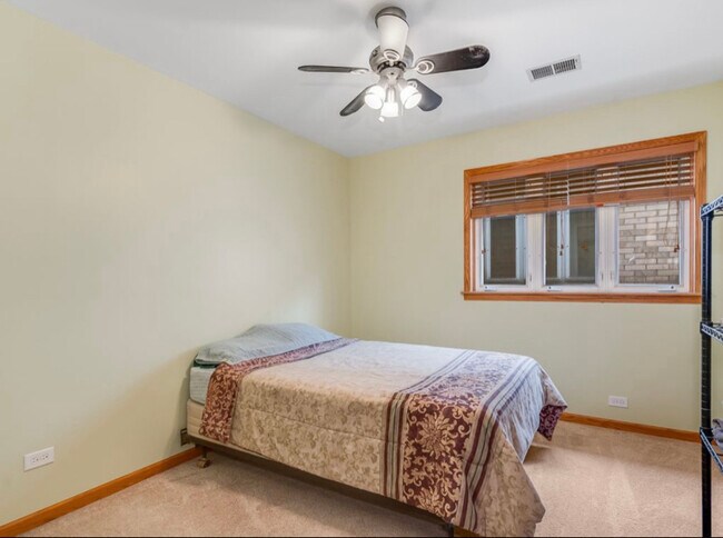 Foto del edificio - 5841 W 55th St