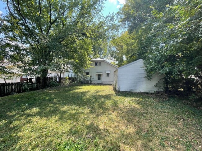 Building Photo - 1094 E Clay St