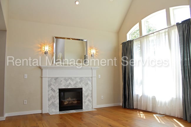 Building Photo - 12606 SE 155th Ave
