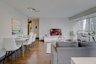 Building Photo - 18 Yonge St