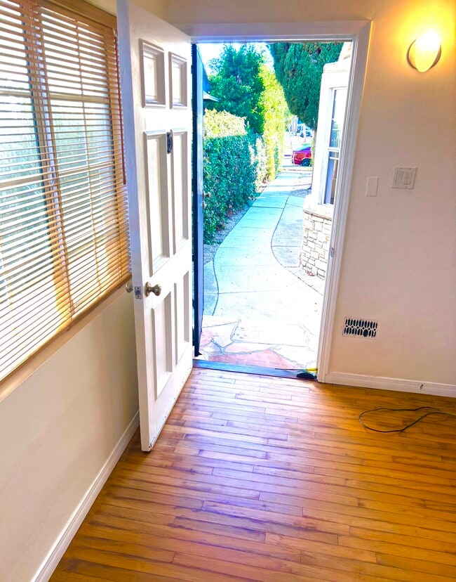 Building Photo - 8523 Pickford St