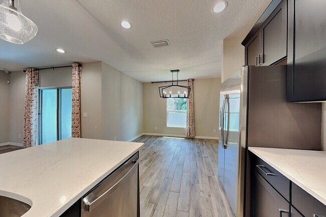 Foto del edificio - 1245 Celery Oaks Ln