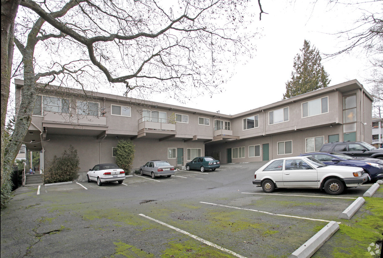 Building Photo - Maple Leaf Court