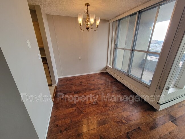 Building Photo - 8745-8165 165 St NW