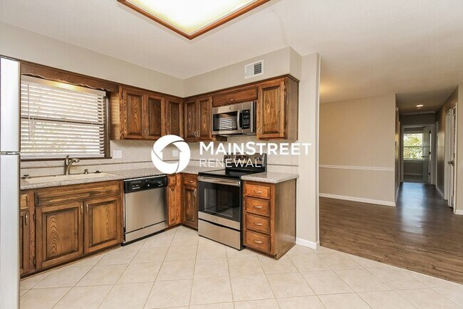 Building Photo - 4 Bedroom Pet-Friendly Home in Shawnee, KS...