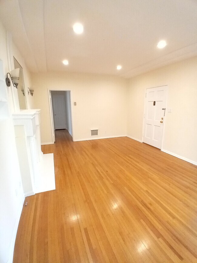 LIVING ROOM - 442 S Palm Dr