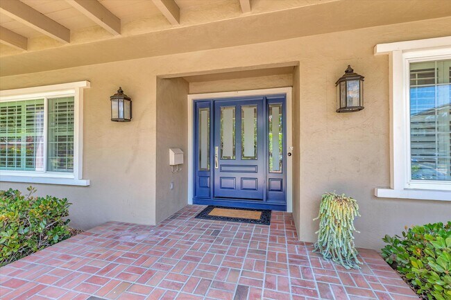 Building Photo - 6784 Heathfield Dr