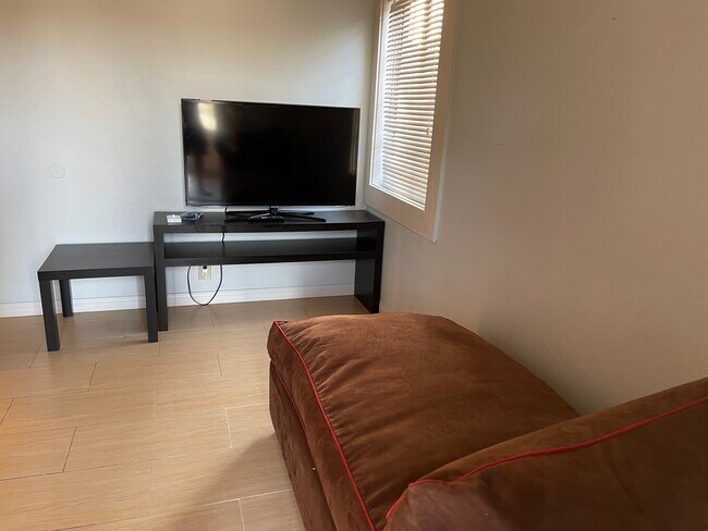 Foto del edificio - 7409 Kraft Ave