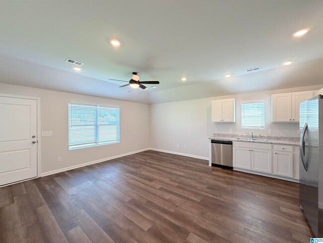 Building Photo - 174 Hill Ln