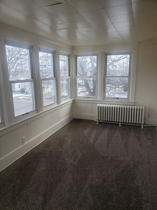 Building Photo - 2 BR Apartment near Franke Park