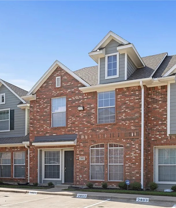 Primary Photo - 1001 Krenek Tap Rd