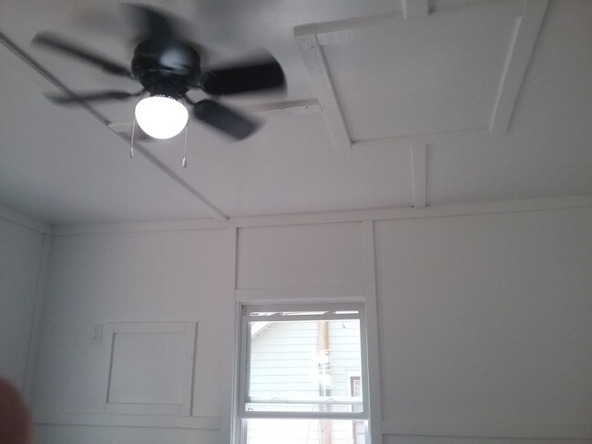 Building Photo - 11675 Northland Dr NE