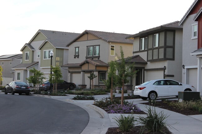 Building Photo - 3740 Cedargate Way