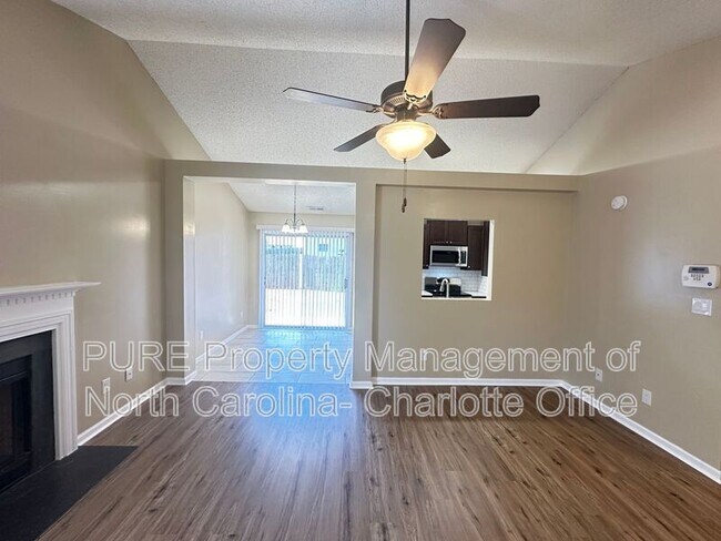 Foto del edificio - 5903 Crosswinds Ct