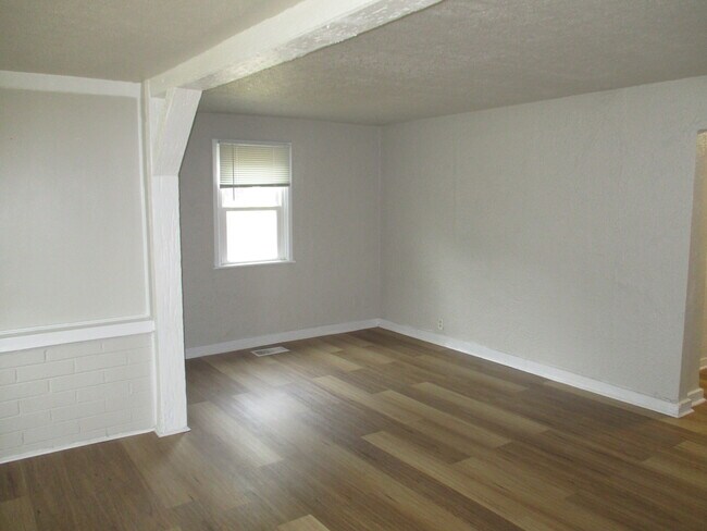 Building Photo - 1627 N Alton Ave