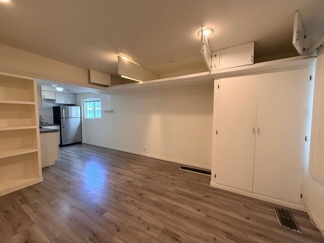 Building Photo - 149 S Spalding Dr