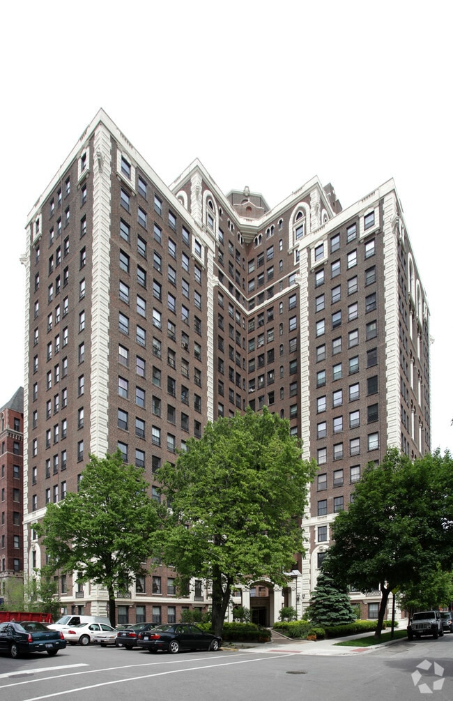 Jackson Towers Apartments Chicago, IL