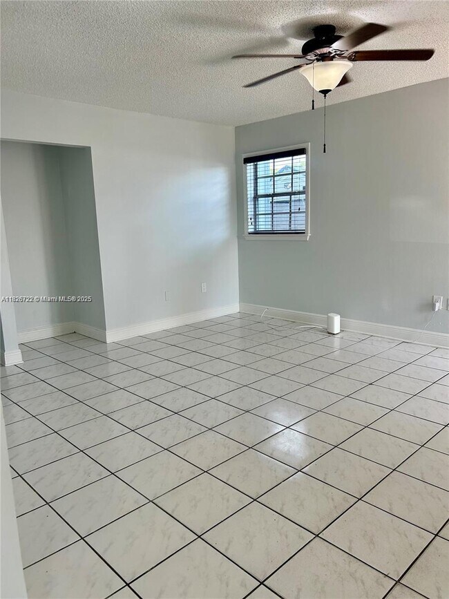Foto del edificio - 19436 NW 53rd Pl