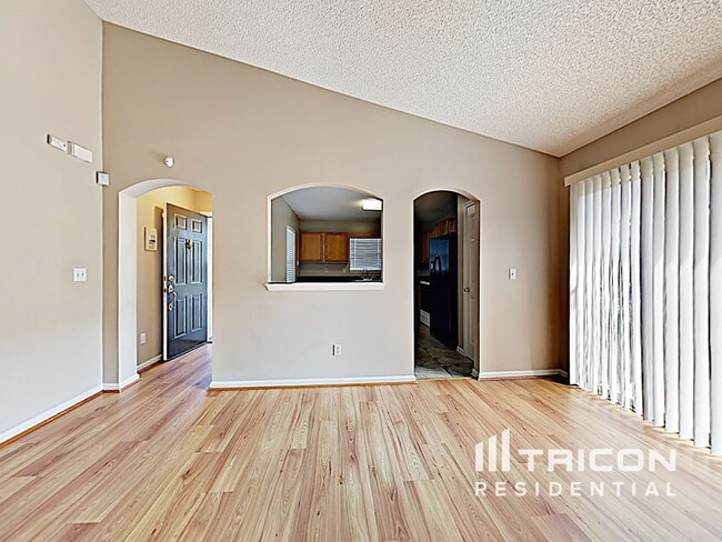 Building Photo - 4303 Hanging Moss Dr