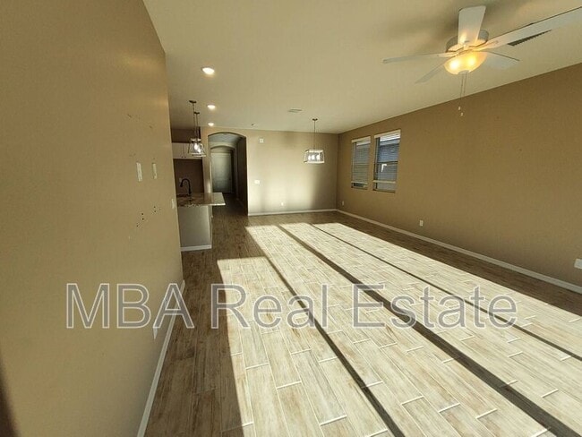 Foto del edificio - 704 N 152nd Dr