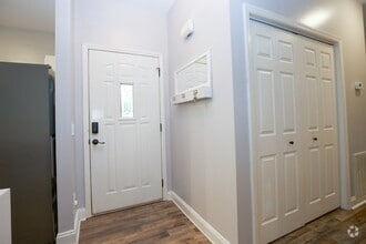 Building Photo - 102 Willow Creek Ln