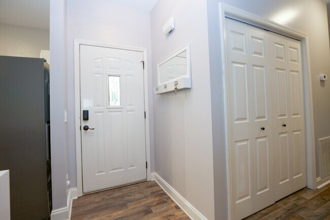 Foto del edificio - 102 Willow Creek Ln