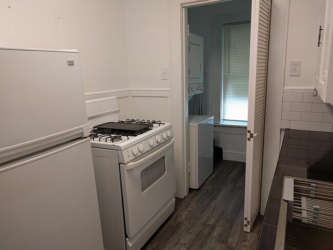 washer/dryer included - 4221 El Campo Ave